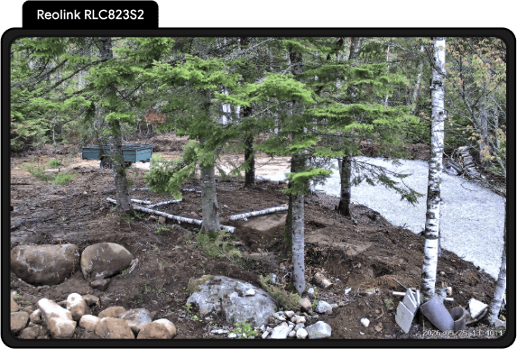 Camera tile thumbnail — live frame from Reolink RLC823S2